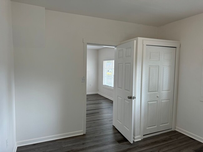 Building Photo - Updated 3 bedroom 2 bathroom duplex in his...