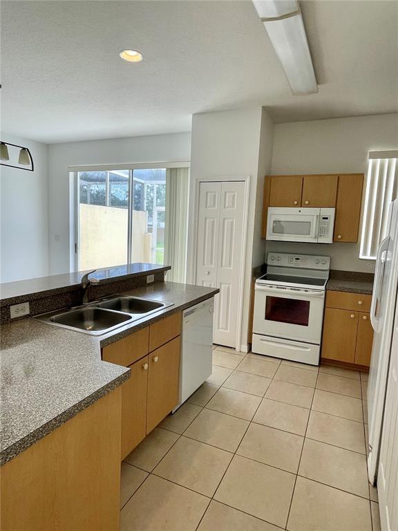 Building Photo - 1156 S Beach Cir