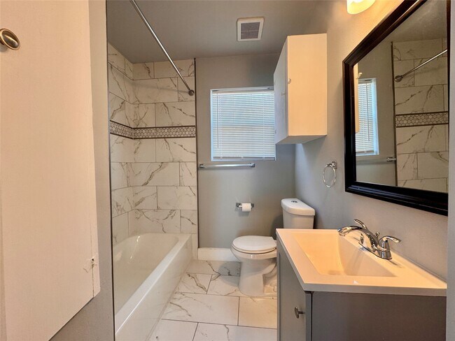 Building Photo - 5224 Leeland St