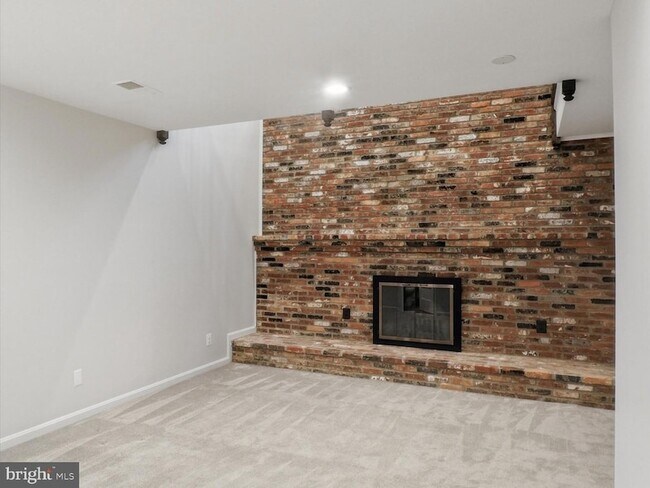 Building Photo - 1612 Arlington Blvd
