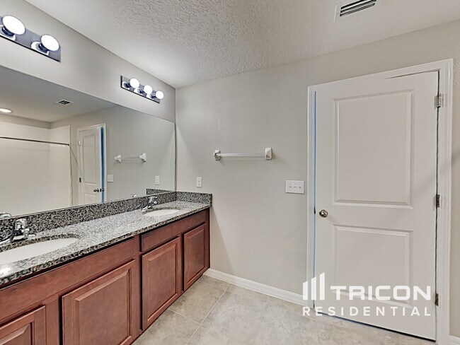 Building Photo - 1748 Broad Winged Hawk Dr