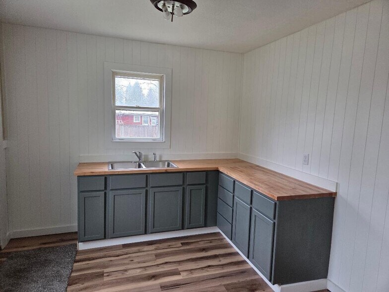 Building Photo - 921 N Mason