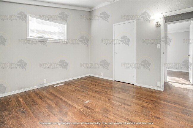 Building Photo - 4809 Farley Ave