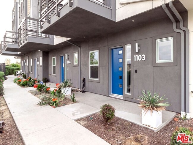 Building Photo - 2753 Waverly Dr