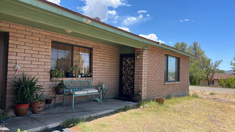 Building Photo - 1175 Avenida Gandara