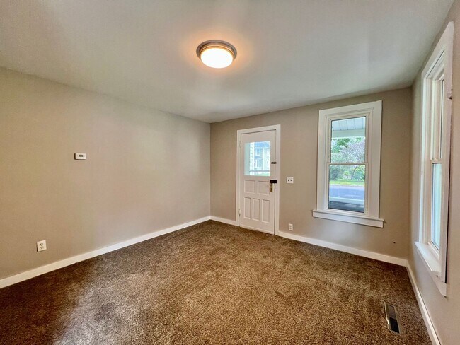 Building Photo - 313 7th Ave SE