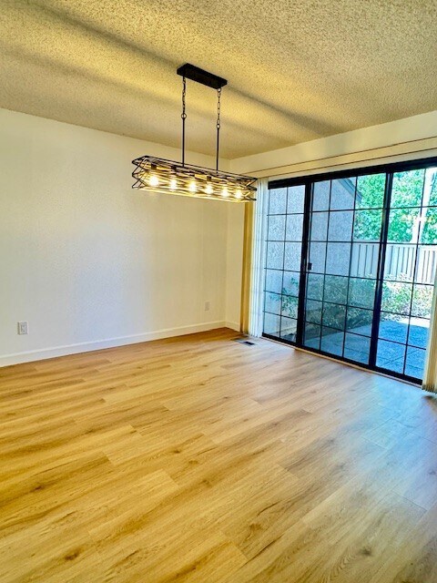 Building Photo - 2013 Raphael Ct