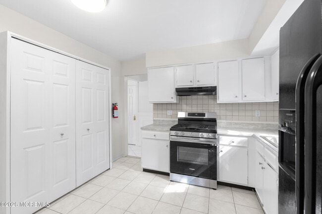 Building Photo - 13 Laurel Crest Dr