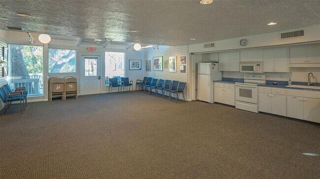 Building Photo - 1611 Clower Creek Dr