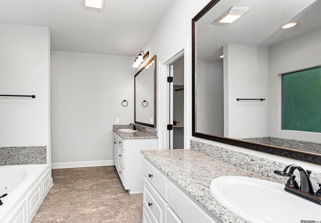 Building Photo - 8231 Valencia Ct