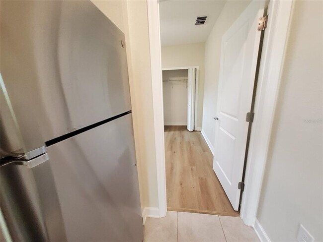 Building Photo - 725 Simone Ct