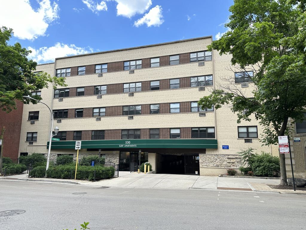 Building Photo - 527 W Surf St