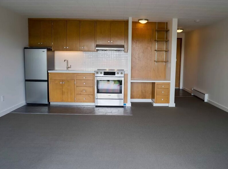 Building Photo - 7113 California Ave SW