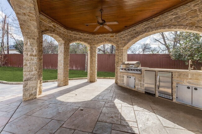 Building Photo - 6416 Dykes Way
