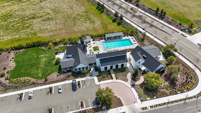 Building Photo - 2480 Iverstone St