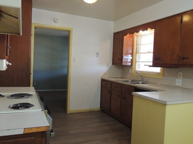 Building Photo - 1813 Petroleum Dr