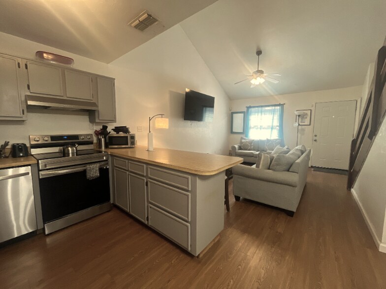 Building Photo - 1119 Ocala Rd