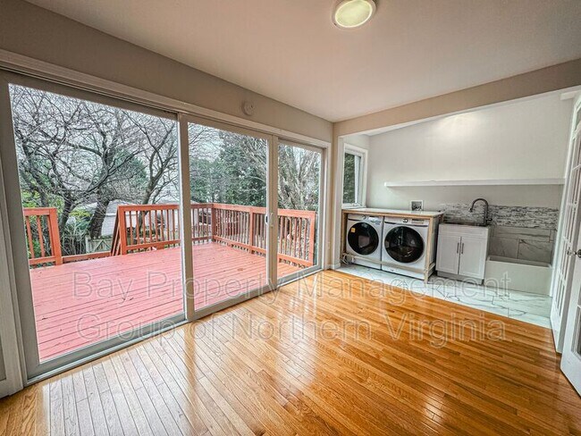 Building Photo - 4412 Volta Pl NW