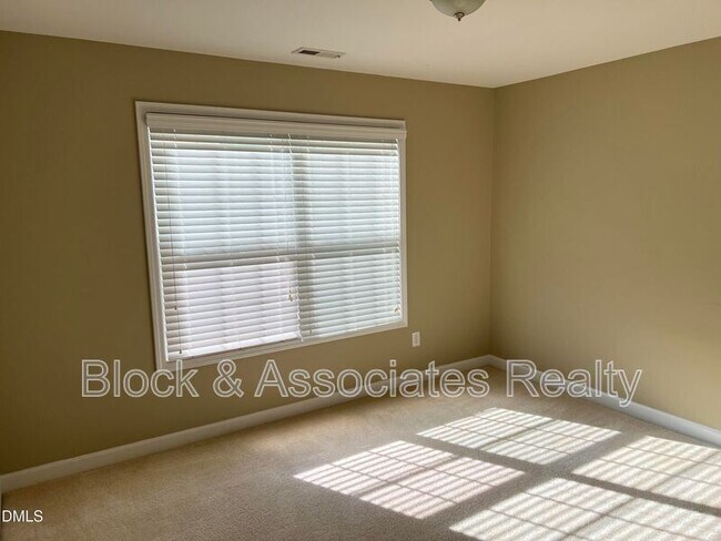 Building Photo - 936 Bentbury Way
