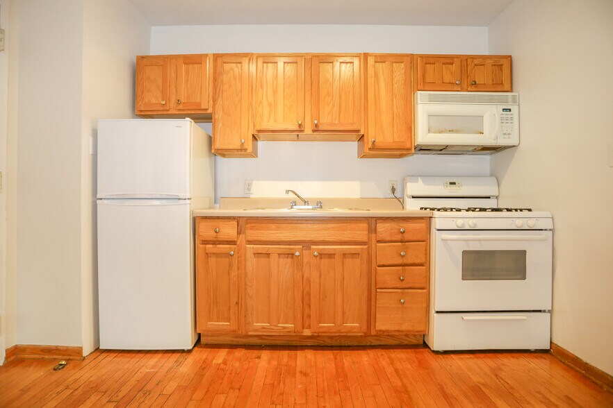 Building Photo - 1628 W Morse Ave