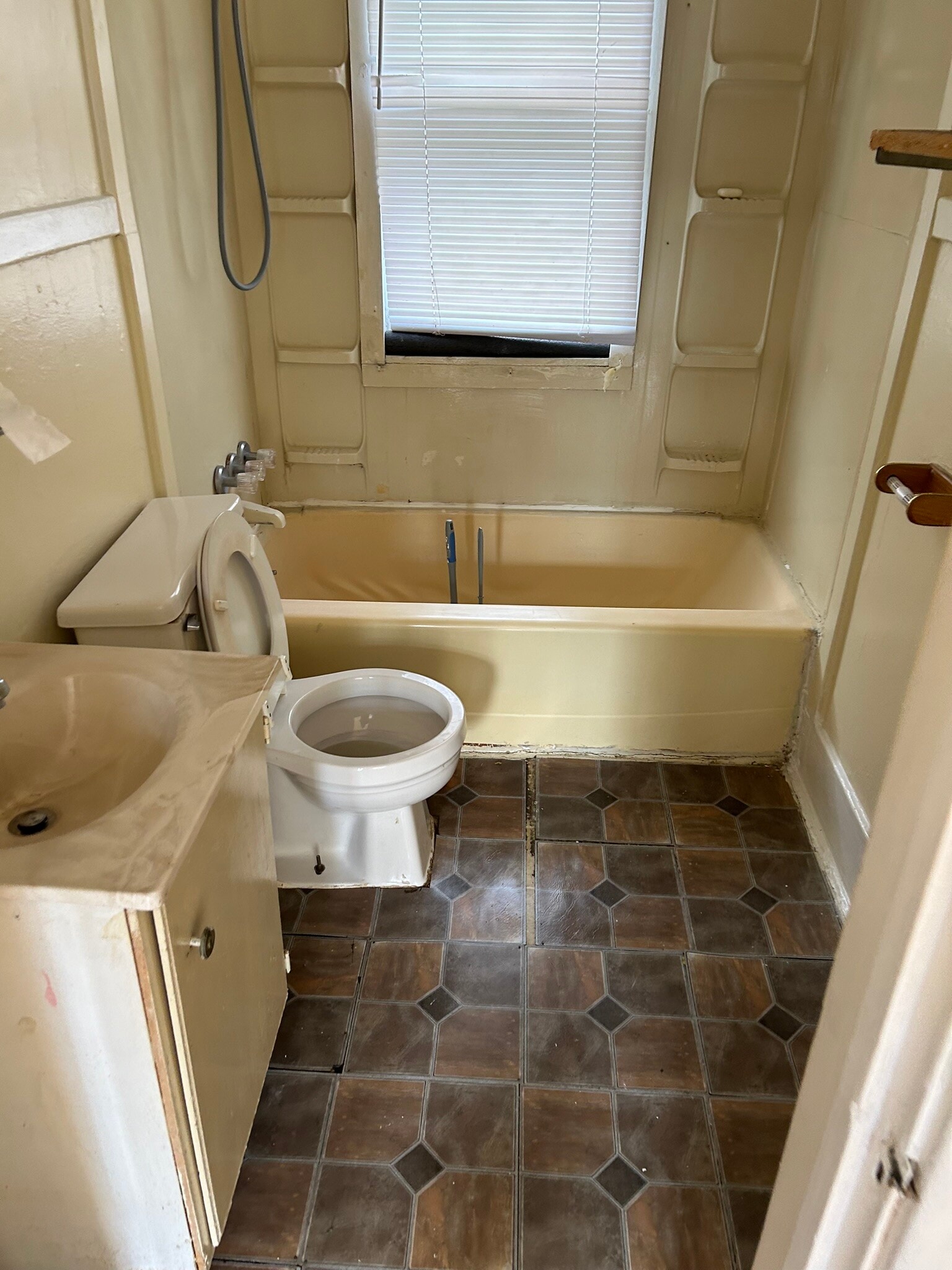 Building Photo - 373 Esser Ave