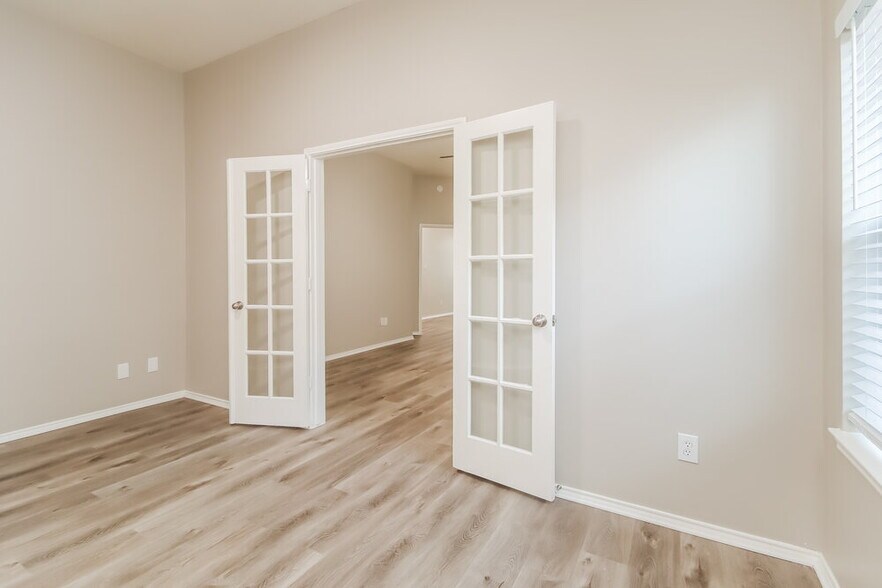 Building Photo - 7543 Summer Dale Dr