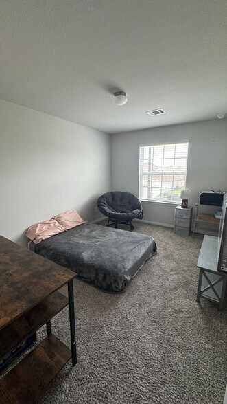 Building Photo - Entertainer’s Kitchen + Oversized Primary Suite | 4 Bed House in Bryan