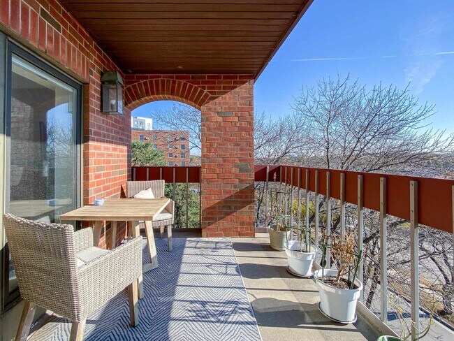 Building Photo - 601 N Segoe Rd