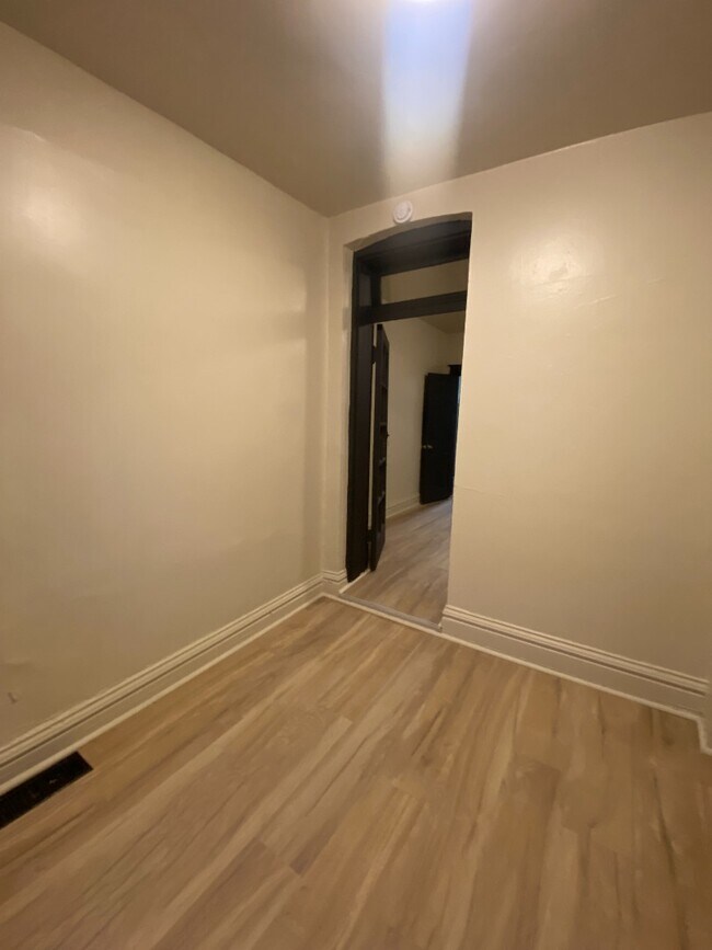 Building Photo - 2037 Maury Ave