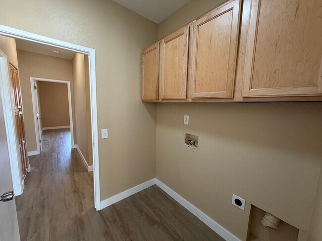 Building Photo - Lovely Three Bedroom Home