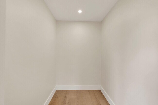 Building Photo - 6299 Chasewood Dr
