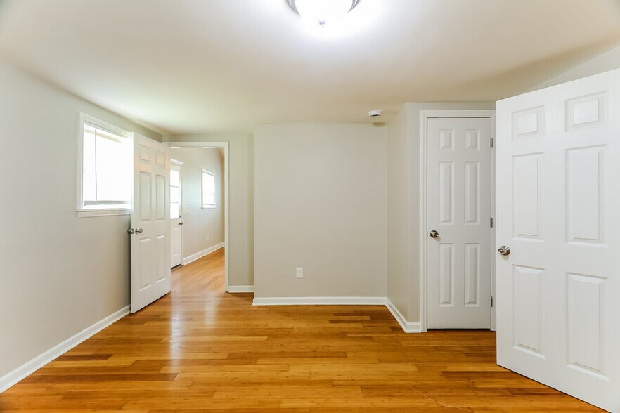 Building Photo - 5632 6th Ave S