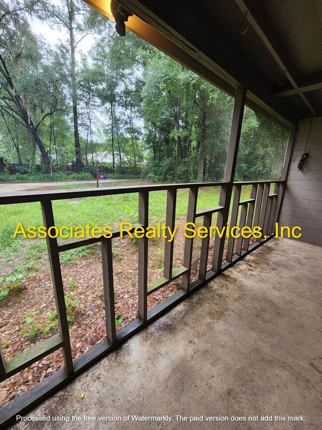 Building Photo - Hide Away in the City