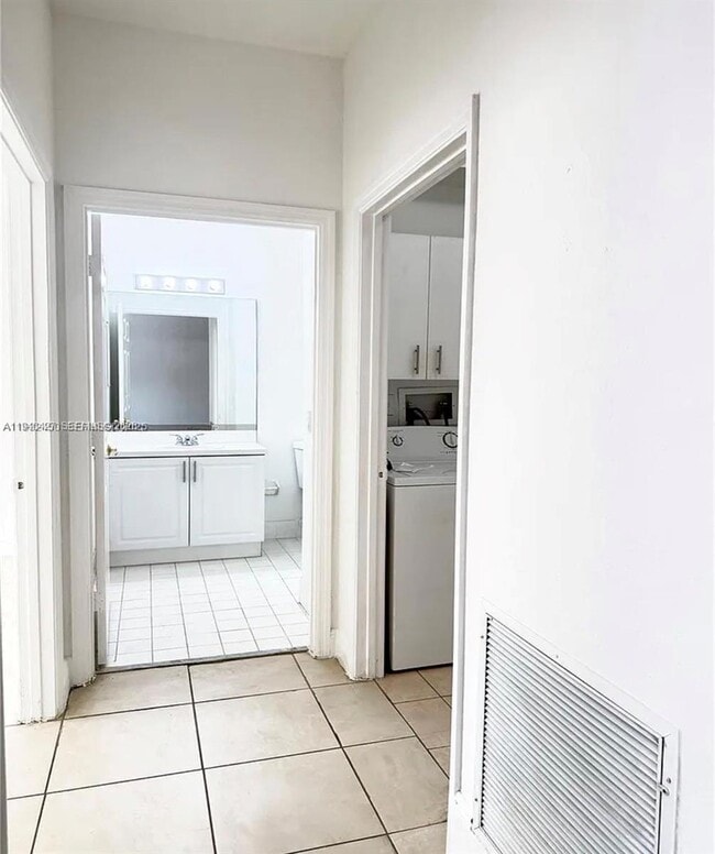 Building Photo - 2650 E Aragon Blvd