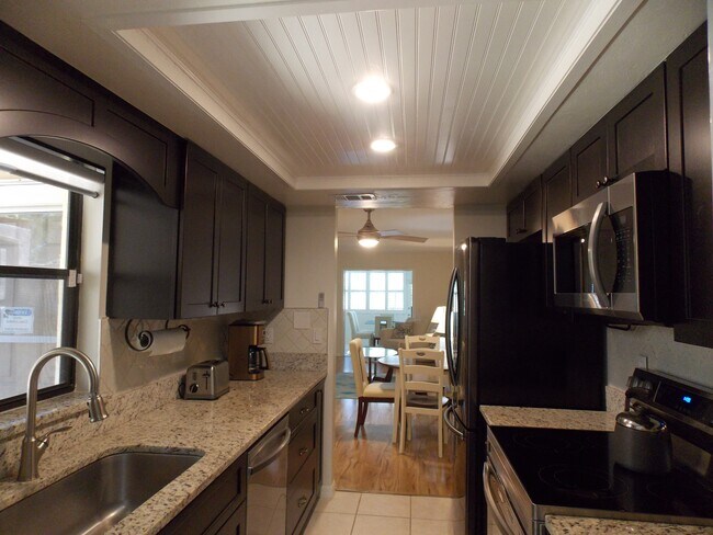 Building Photo - 219 E Hartford St