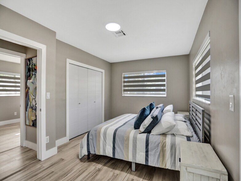 Building Photo - 491 SE 23rd Ave