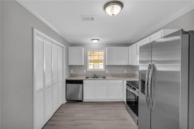 Building Photo - 1040 Thomasville Estates Wy SE