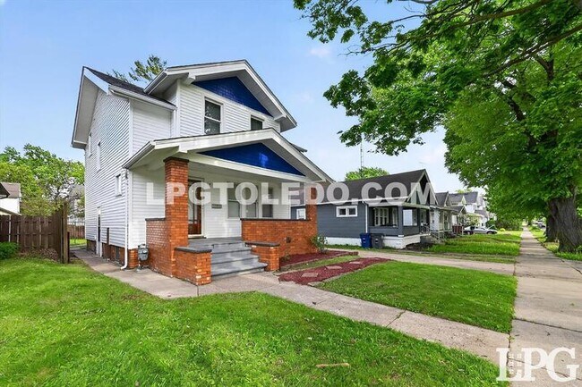 Building Photo - 4140 Caroline Ave