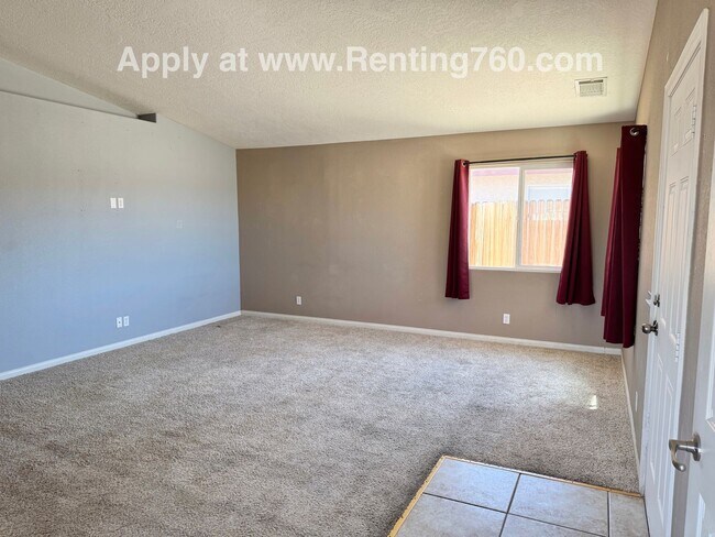 Building Photo - Modern 4 Bedroom 2 Bathroom Home