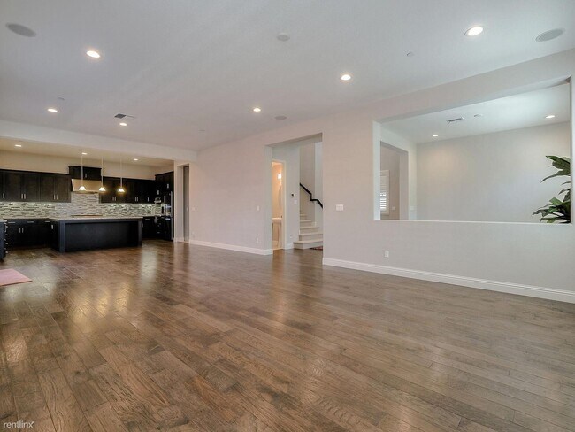 Building Photo - 33451 Bronco Loop