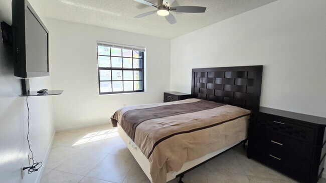 Building Photo - 5139 Floria Way