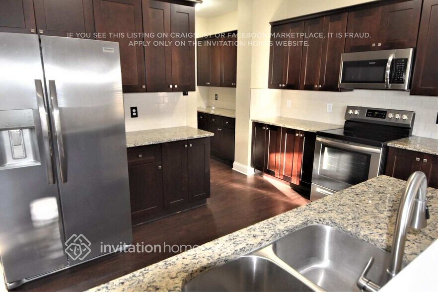 Building Photo - 1040 Sapphire Dr