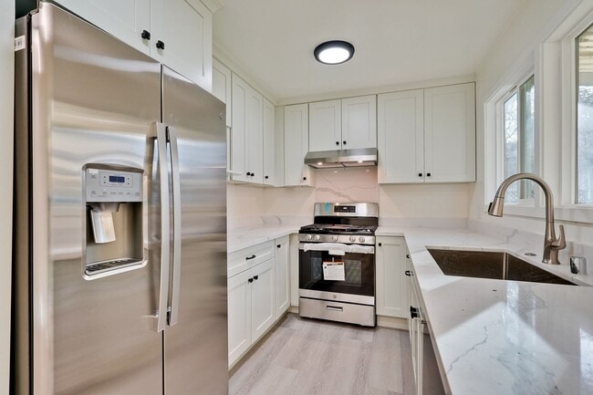 Building Photo - Completely Remodeled 2-Bedroom Home with Large Backyard in Sunnyvale