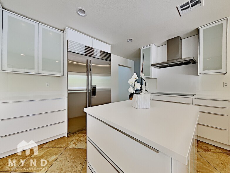 Building Photo - 8260 E Sutton Dr