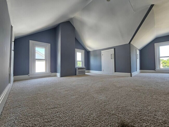 Building Photo - 526 Ridge St