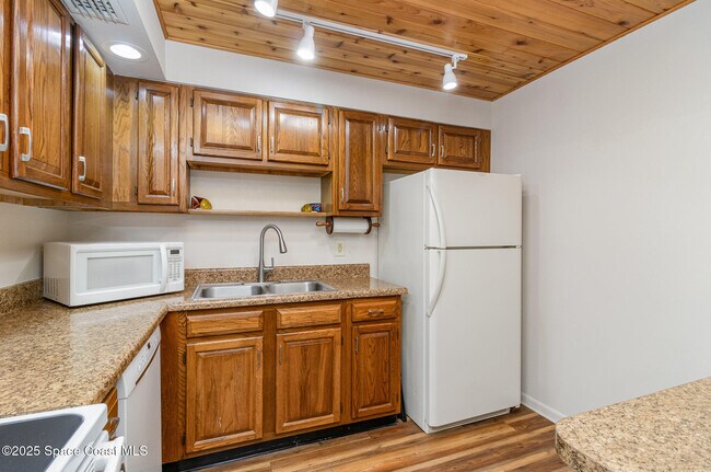 Building Photo - 2700 N Hwy A1A