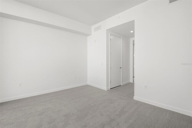 Building Photo - 400 Central Ave