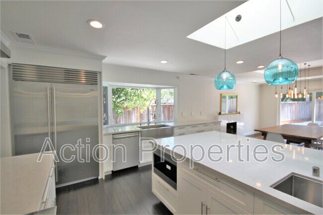 Building Photo - 1074 Highlands Cir