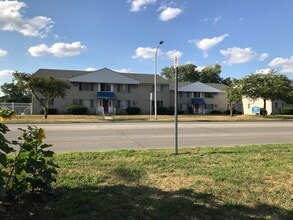 Building Photo - 10000 W Nine Mile Rd