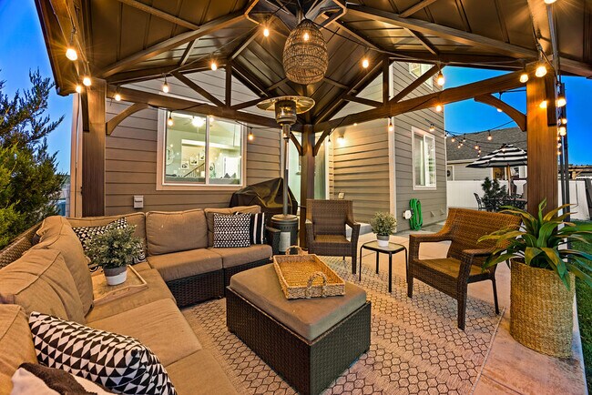 Building Photo - 580 Boxwood Dr